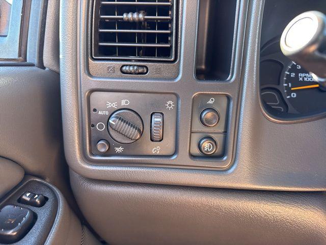 2003 Chevrolet Avalanche Base