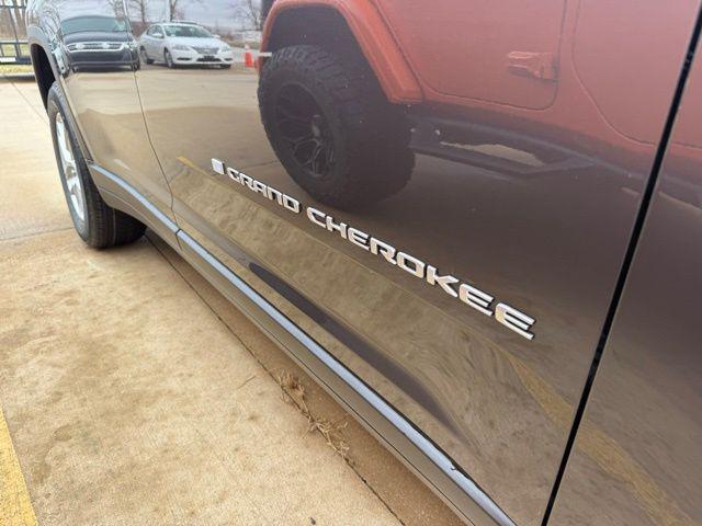 2025 Jeep Grand Cherokee GRAND CHEROKEE L LAREDO X 4X4