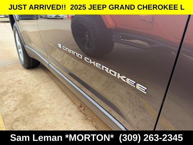 2025 Jeep Grand Cherokee GRAND CHEROKEE L LAREDO X 4X4