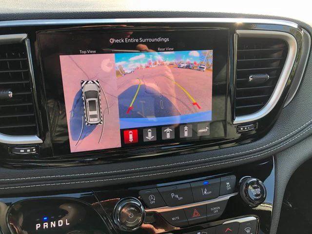 2026 Chrysler Pacifica Select AWD