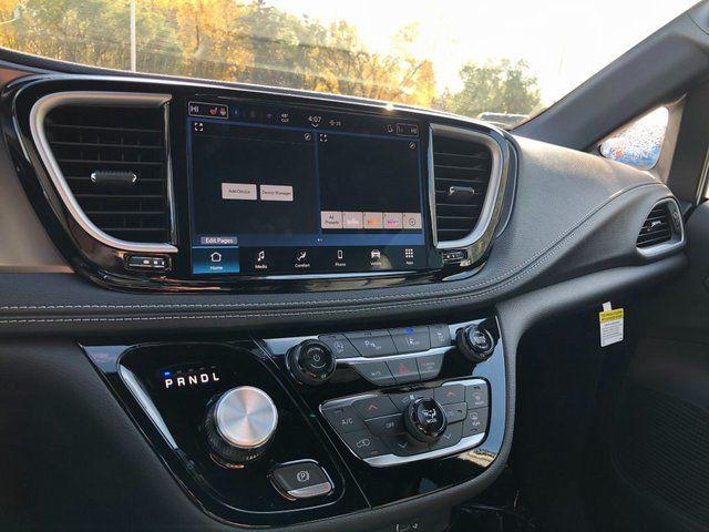 2026 Chrysler Pacifica Select AWD
