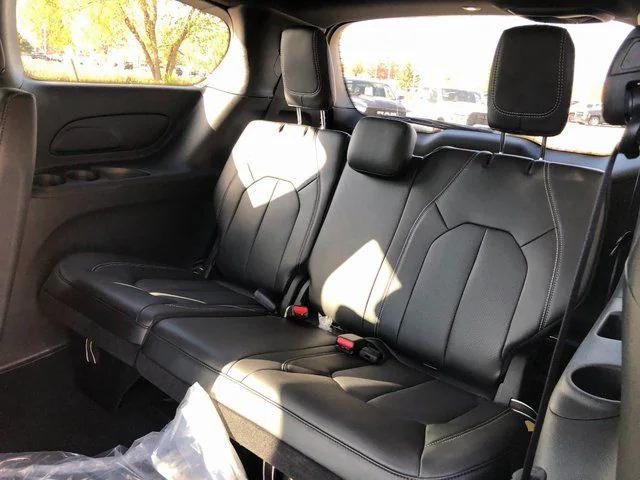 2026 Chrysler Pacifica Select AWD