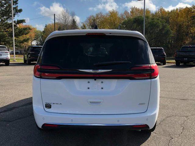 2026 Chrysler Pacifica Select AWD