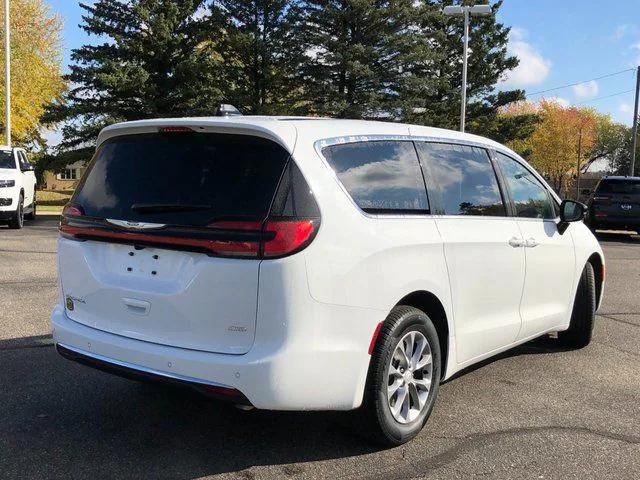2026 Chrysler Pacifica Select AWD