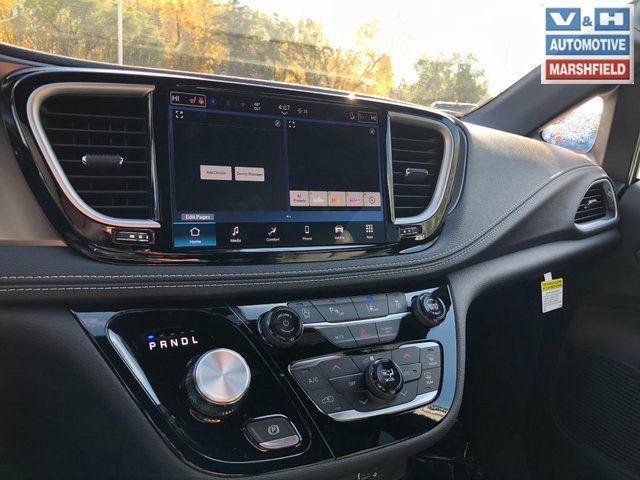 2026 Chrysler Pacifica Select AWD