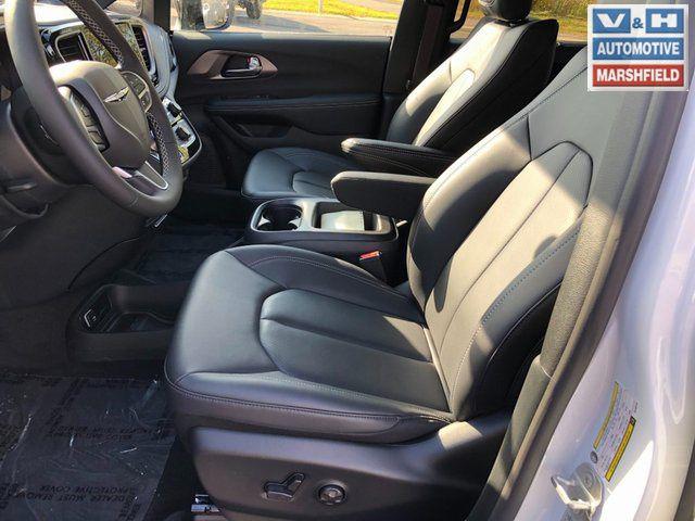 2026 Chrysler Pacifica Select AWD