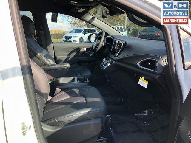 2026 Chrysler Pacifica Select AWD