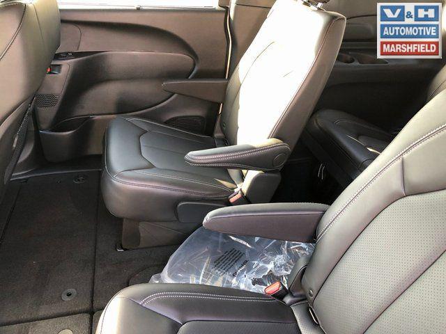 2026 Chrysler Pacifica Select AWD