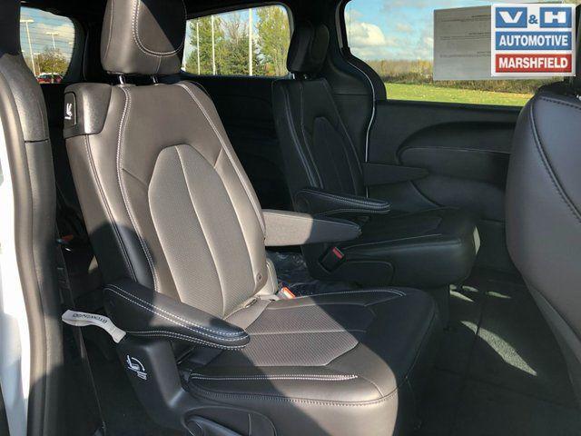 2026 Chrysler Pacifica Select AWD