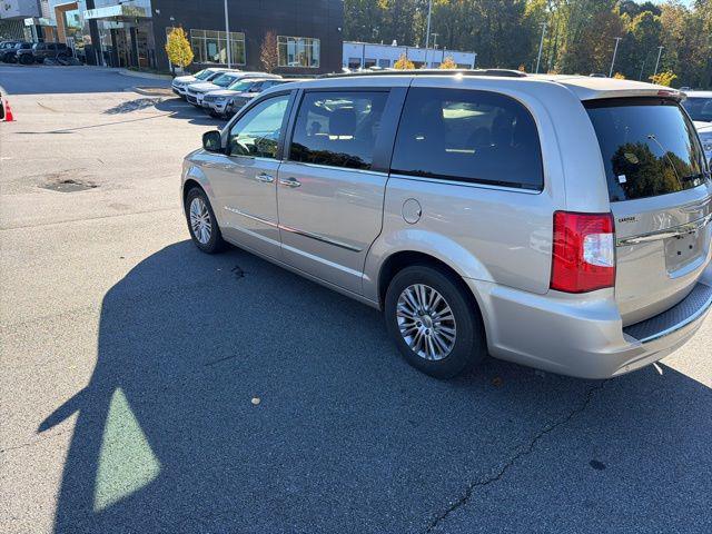 2013 Chrysler Town and Country Touring-L