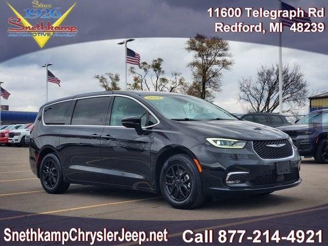 2024 Chrysler Pacifica Touring L for sale in Redford, MI