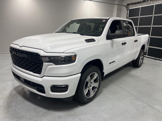 2026 RAM Ram 1500 RAM 1500 EXPRESS CREW CAB 4X2 57 BOX