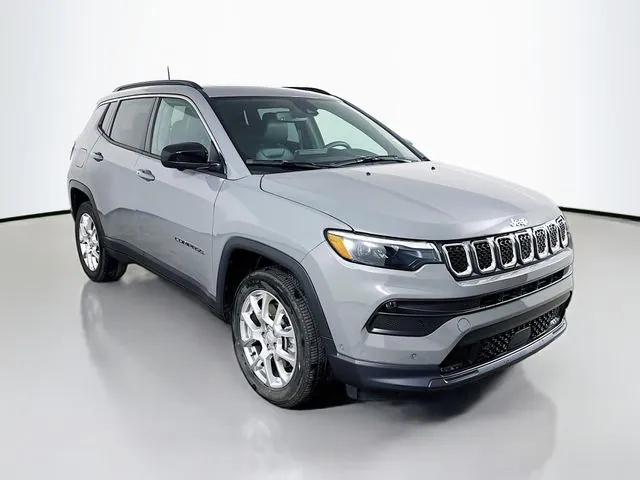 2023 Jeep Compass Latitude Lux FWD 2023 Jeep Compass Latitude Lux FWD