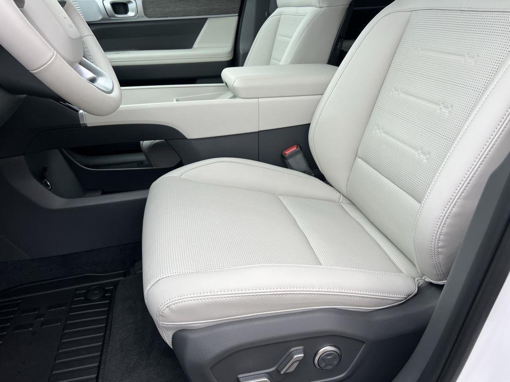 2026 Hyundai Santa Fe Limited - Photo 9