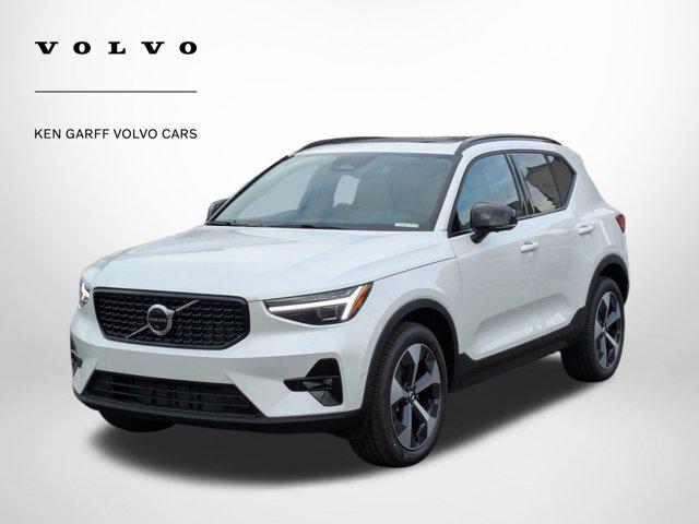 2026 Volvo XC40 Plus, B5 AWD Gas (mild hybrid), Dark