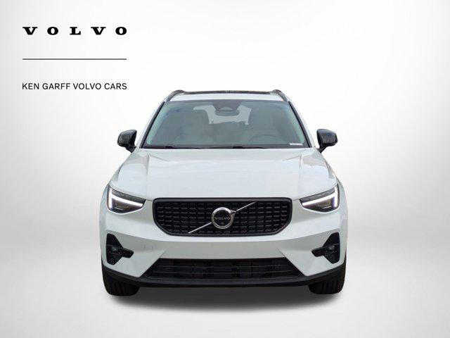 2026 Volvo XC40 Plus, B5 AWD Gas (mild hybrid), Dark