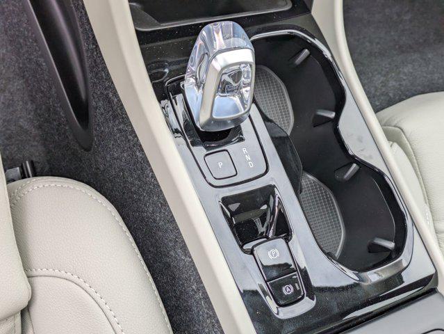 2026 Volvo XC40 Plus, B5 AWD Gas (mild hybrid), Dark