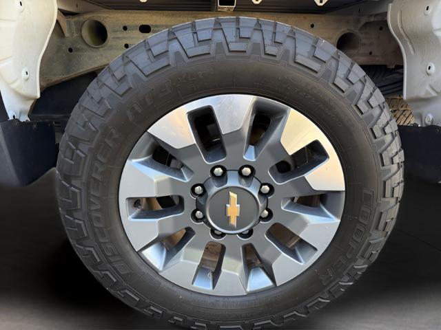 2022 Chevrolet Silverado 2500HD 4WD Crew Cab Standard Bed Custom