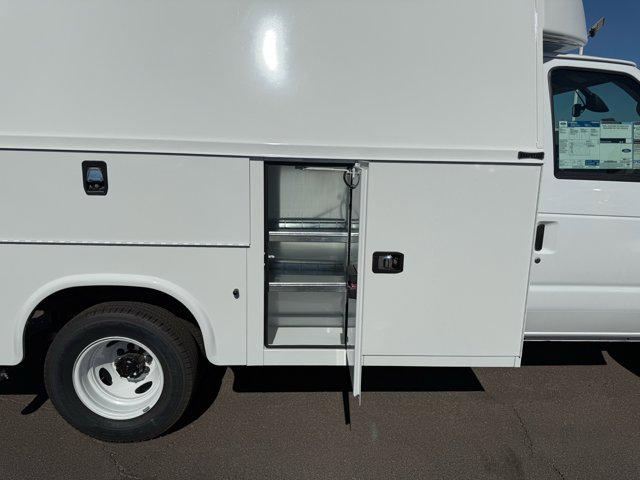 2026 Ford E-350 Cutaway 2026 FORD E-350 CUTAWAY CHASSIS 2DR 138 WB HD