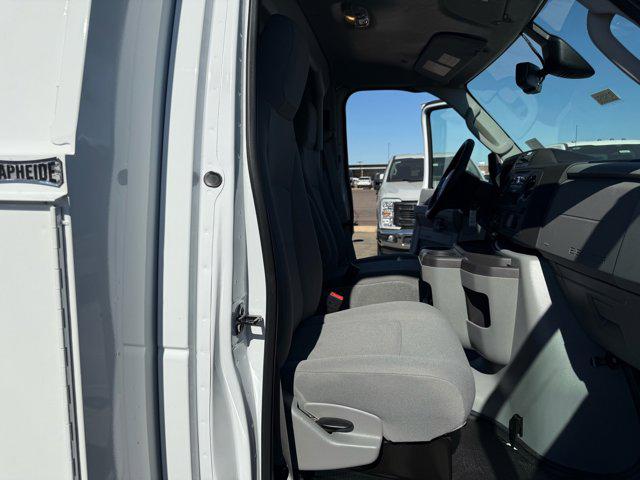 2026 Ford E-350 Cutaway 2026 FORD E-350 CUTAWAY CHASSIS 2DR 138 WB HD