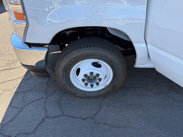 2026 Ford E-350 Cutaway 2026 FORD E-350 CUTAWAY CHASSIS 2DR 138 WB HD