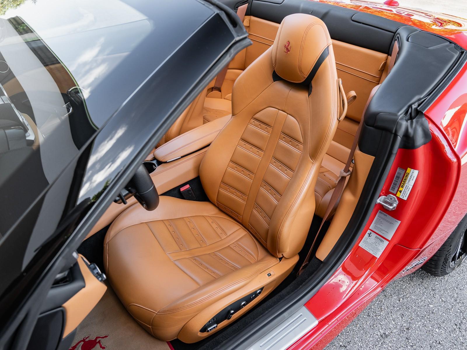 2015 Ferrari California T photo 3