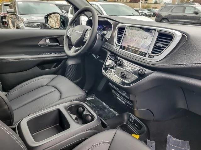 2026 Chrysler Pacifica Select AWD