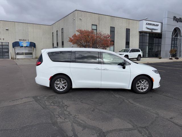 2025 Chrysler Pacifica Select 2025 Chrysler Pacifica Select