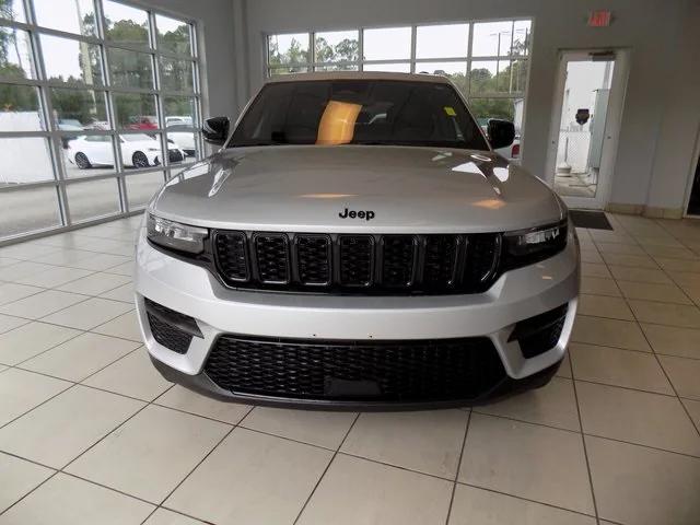 2023 Jeep Grand Cherokee Altitude 4x2