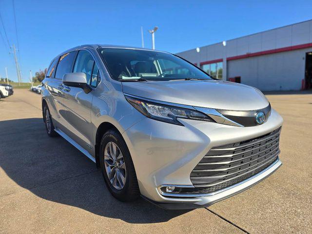 2021 Toyota Sienna XLE 2021 Toyota Sienna XLE
