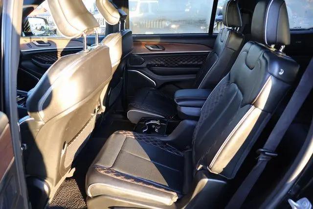 2022 Jeep Grand Cherokee L Summit 4x4