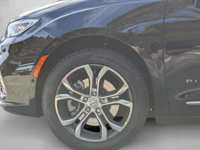 2026 Chrysler Pacifica Pinnacle AWD