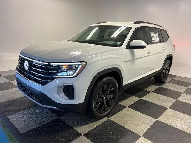 2026 Volkswagen Atlas SE with Technology