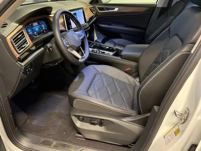 2026 Volkswagen Atlas SE with Technology