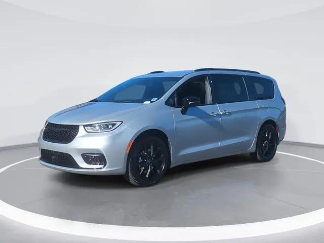 2026 Chrysler Pacifica Select for sale in Hillsborough, NC