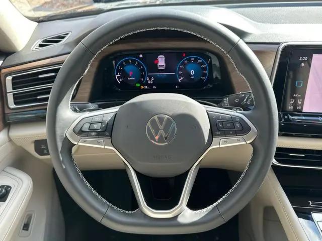 2026 Volkswagen Atlas SE with Technology