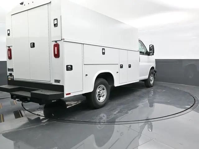 2025 Chevrolet Express Cutaway Work Van