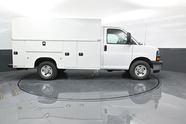2025 Chevrolet Express Cutaway Work Van