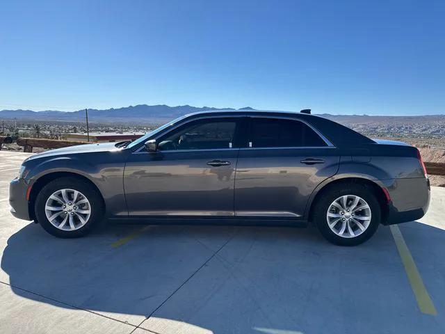 2022 Chrysler 300 Touring 2022 Chrysler 300 Touring