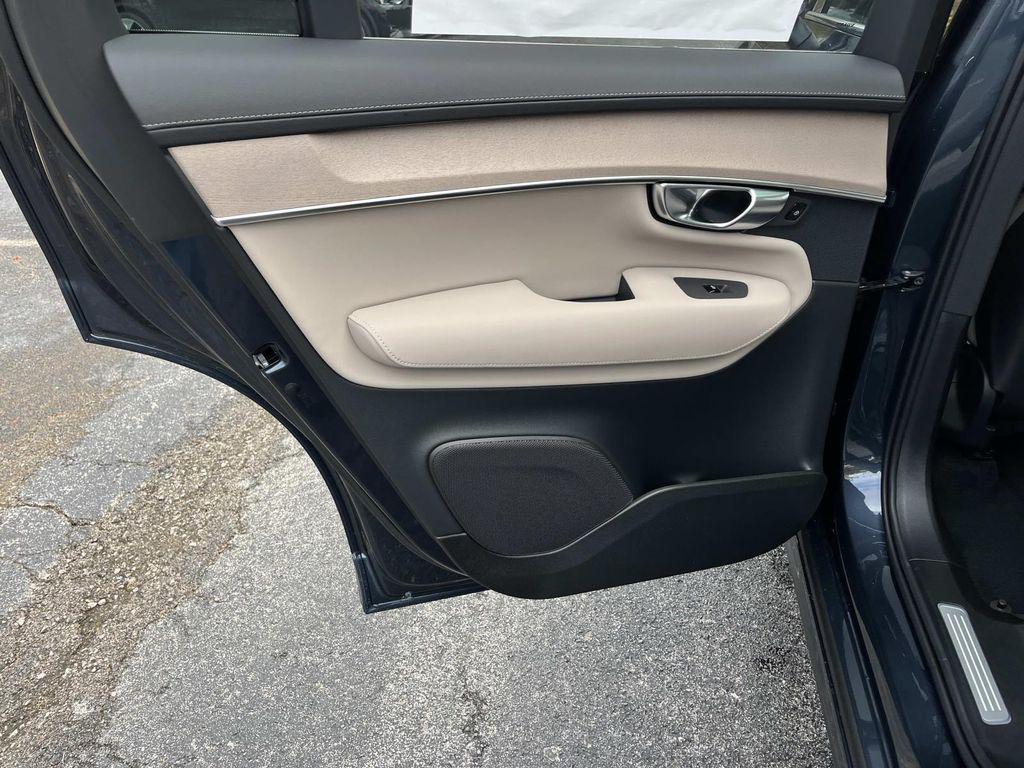 2026 Volvo XC90 Plus - Photo 17
