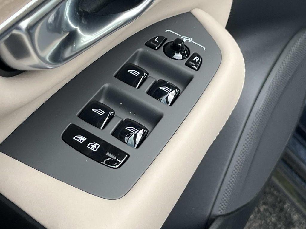2026 Volvo XC90 Plus - Photo 21