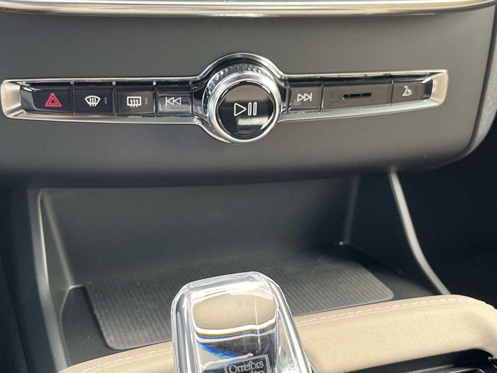 2026 Volvo XC90 Plus - Photo 30