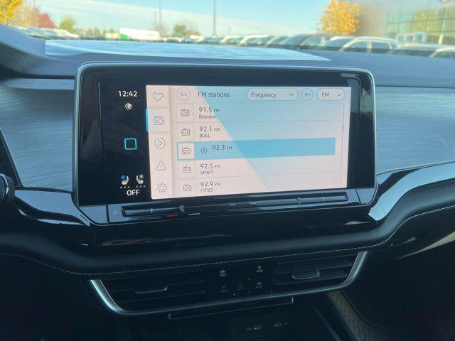 2026 Volkswagen Atlas Cross Sport 2.0T SE w/Technology