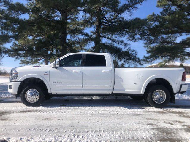 2026 RAM Ram 3500 RAM 3500 LIMITED CREW CAB 4X4 8 BOX