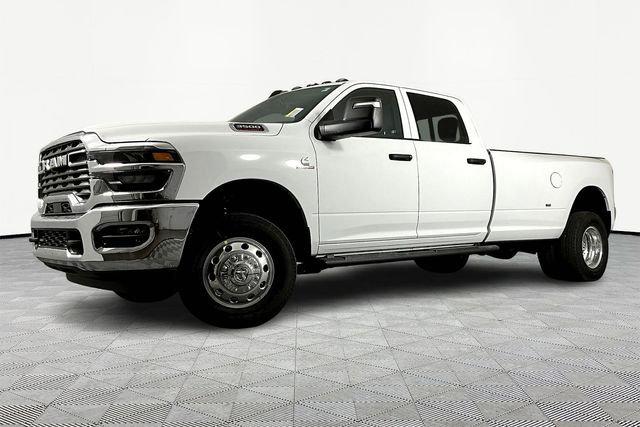 2026 RAM Ram 3500 RAM 3500 TRADESMAN CREW CAB 4X4 8 BOX