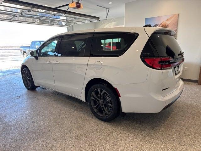 2026 Chrysler Pacifica PACIFICA SELECT AWD