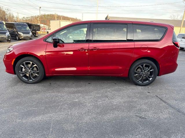 2026 Chrysler Pacifica Select AWD
