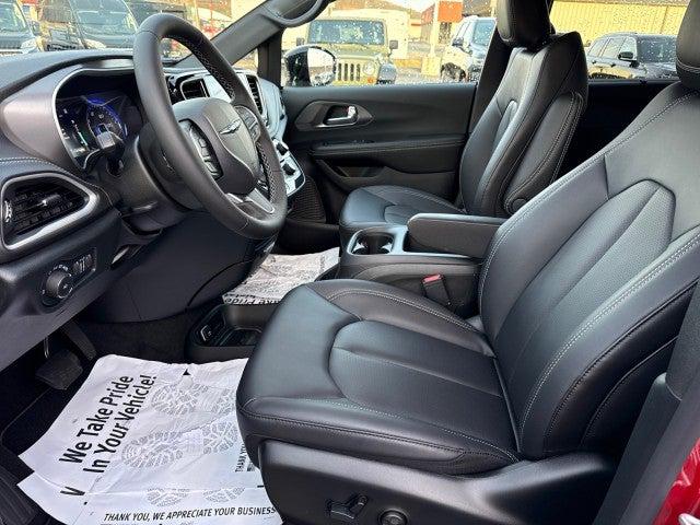 2026 Chrysler Pacifica Select AWD
