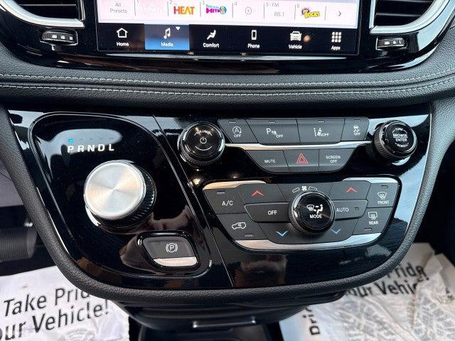 2026 Chrysler Pacifica Select AWD