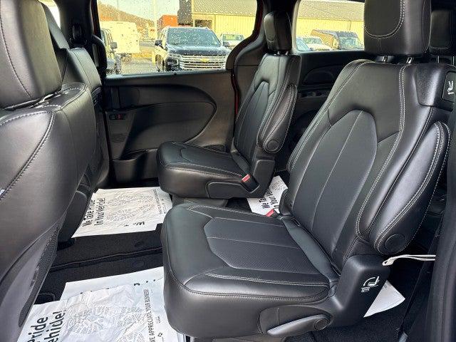 2026 Chrysler Pacifica Select AWD